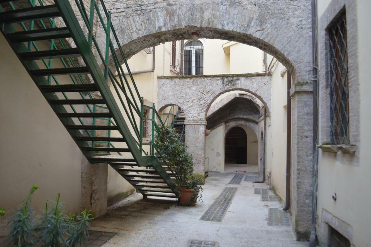 Appartamento In Centro Spoleto Eksteriør bilde
